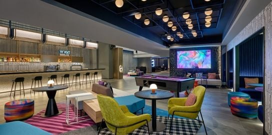 สัมผัสประสบการณ์บาร์ไลฟ์สไตล์ นั่งชิล ที่ ดับเบิ้ลยู เอ็กซ์วายซี บาร์  โรงแรม อลอฟท์ กรุงเทพฯ สุขุมวิท 11